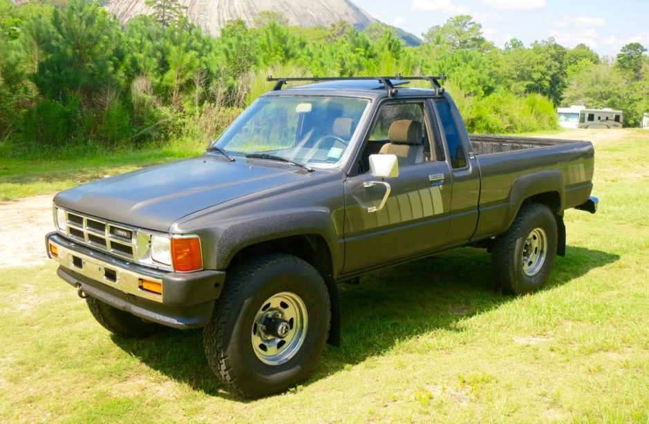 1985 TOYOTA PICKUP SR5